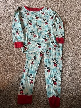 Mickeys Magical Christmas Bamboo Set.